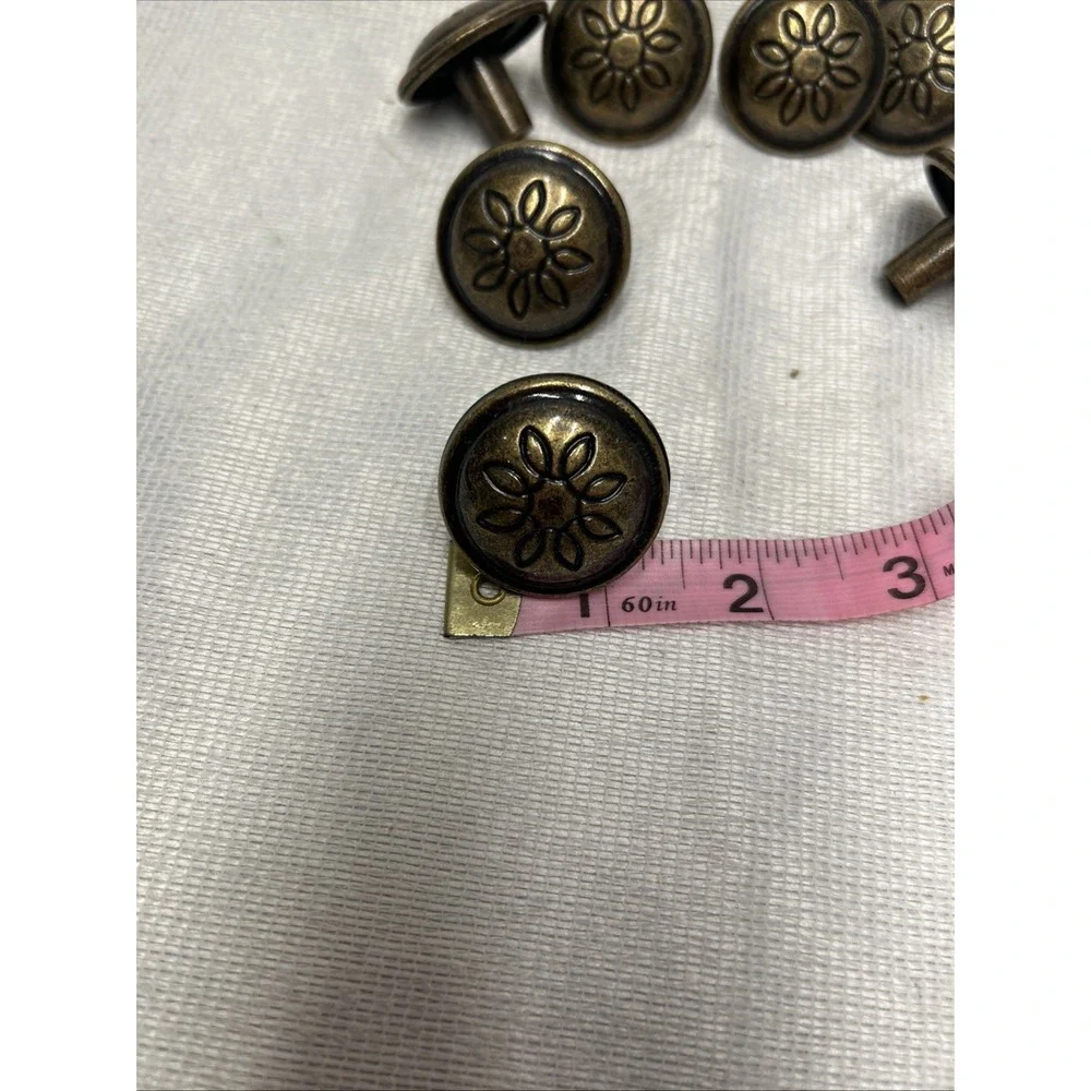 Antique Elegant Daisy Like Floral Pattern 7 Cabinet Drawer Pulls Brass Finish